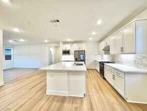 330 Nat'l Gdn Ln in Vacaville, CA - Building Photo - Building Photo