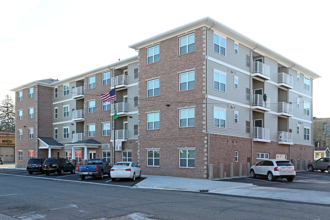 Castle St. John - Senior Community in St. Johns, MI - Foto de edificio - Building Photo