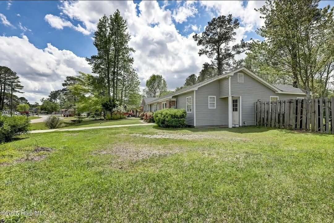 107 Millhouse Rd in Castle Hayne, NC - Foto de edificio