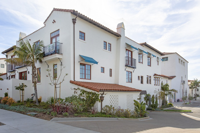 Arlington Village in Santa Barbara, CA - Foto de edificio - Building Photo