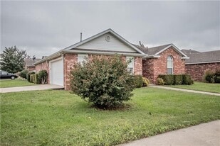 3706 SW Hansom Loop in Bentonville, AR - Building Photo