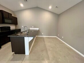4801 N Hillside Ct in Wichita, KS - Building Photo - Building Photo