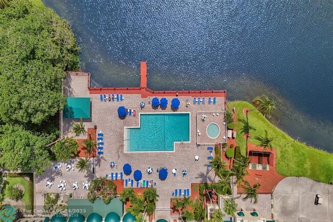 property at 9480 Poinciana Pl