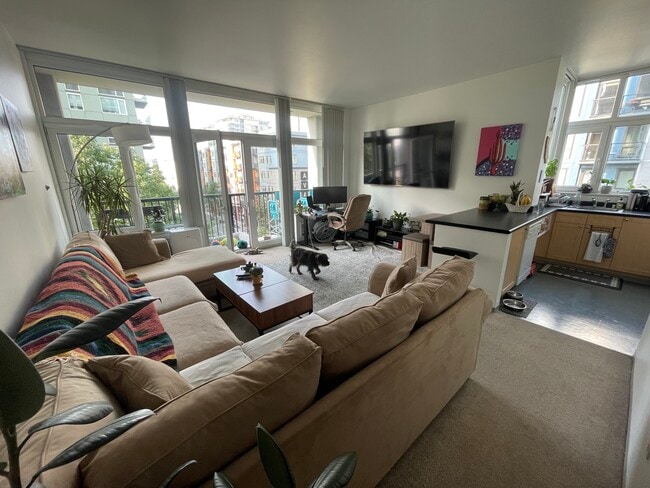 2717 Western Ave, Unit 4000 in Seattle, WA - Building Photo - Building Photo