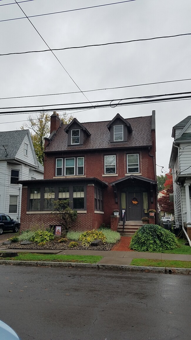 113 Hanover St, Unit B in Wilkes-Barre, PA - Building Photo - Building Photo