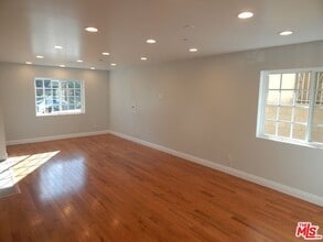 2517 S Orange Dr in Los Angeles, CA - Foto de edificio - Building Photo