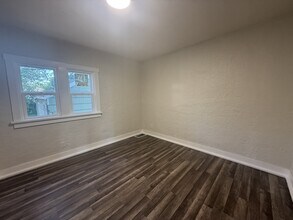 2804 Kenmore Ave in Rockford, IL - Building Photo - Building Photo