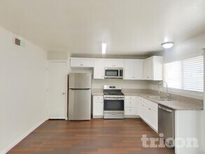 7147 Fenway Ave in Las Vegas, NV - Building Photo - Building Photo