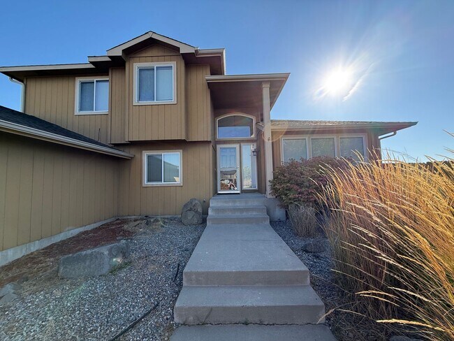 property at 1109 S Schnug Ct