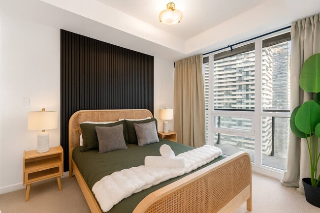 35 Bremner Blvd in Toronto, ON - Building Photo - Building Photo