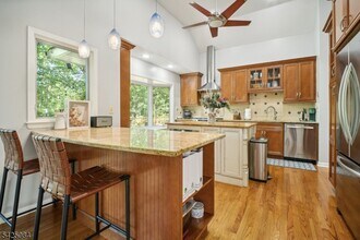 195 Chaucer Dr in Berkeley Heights, NJ - Building Photo - Building Photo