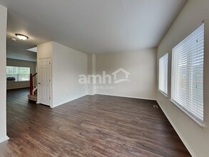 9836 Kenton Cir in Commerce City, CO - Foto de edificio - Building Photo