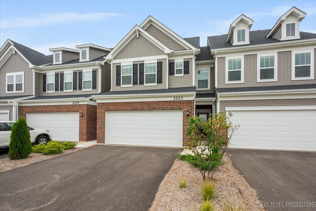 2223 Ryegrass Ln in Bolingbrook, IL - Building Photo