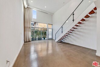 140 S Gramercy Pl in Los Angeles, CA - Building Photo - Building Photo