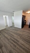 11750 SW 212th St in Miami, FL - Foto de edificio - Building Photo