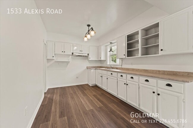 1533 Alexis Rd in Windsor, ON - Building Photo - Building Photo