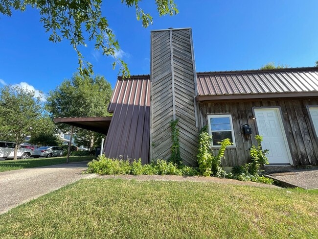 1100 W Morphy St in Fort Worth, TX - Building Photo - Building Photo