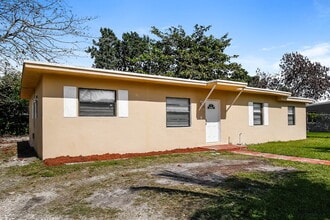 10255 SW 172nd St in Miami, FL - Building Photo - Building Photo