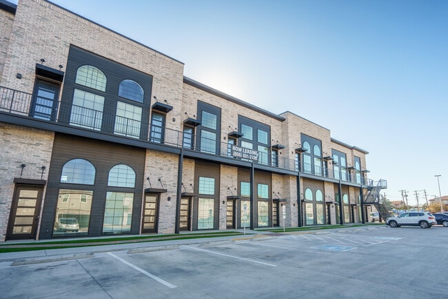 2007 Main St in Lubbock, TX - Foto de edificio - Building Photo