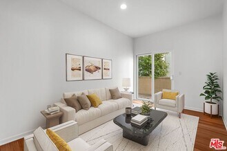 6531 S Seabluff Dr in Los Angeles, CA - Building Photo - Building Photo