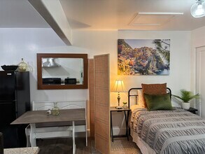 329 E Mendocino Ave in Stockton, CA - Foto de edificio - Building Photo