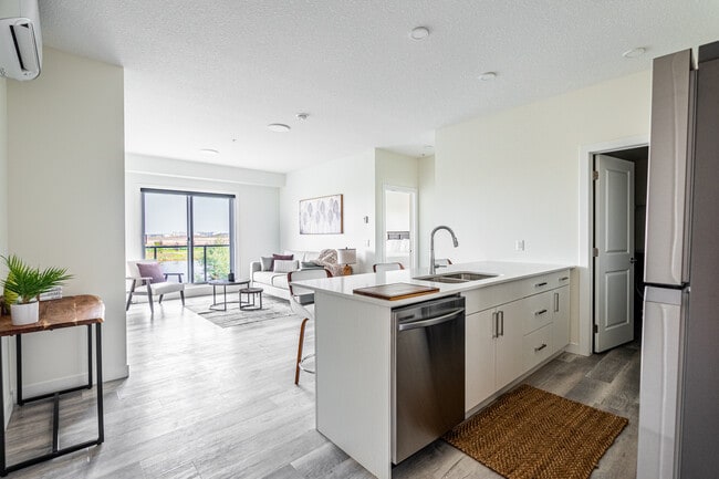 14009 28 Av SW in Edmonton, AB - Building Photo - Building Photo