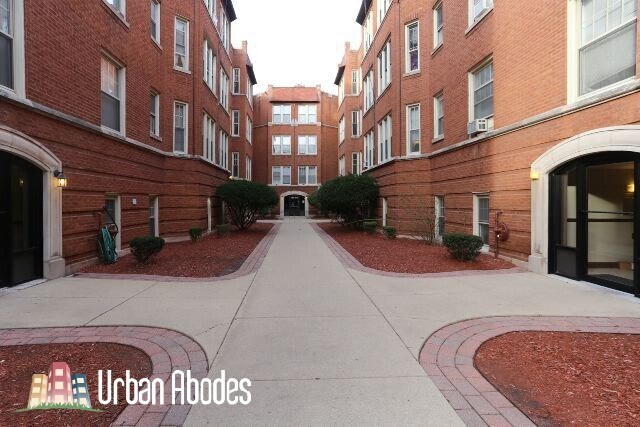 527 W Aldine Ave, Unit A04C