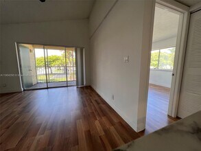 5612 Rock Island Rd in Tamarac, FL - Building Photo - Building Photo