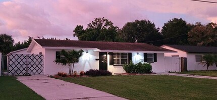 641 72nd Ave N in St. Petersburg, FL - Building Photo - Building Photo