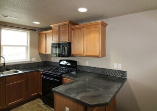 6101 Turf Paradise Dr in Pasco, WA - Building Photo - Building Photo