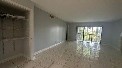16551 Blatt Blvd, Unit 204 in Weston, FL - Building Photo - Building Photo