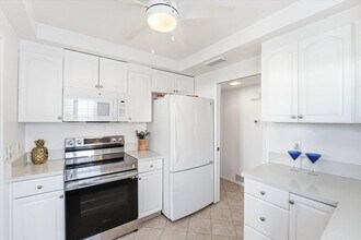 2367 S Gene Autry Trail in Palm Springs, CA - Building Photo - Building Photo