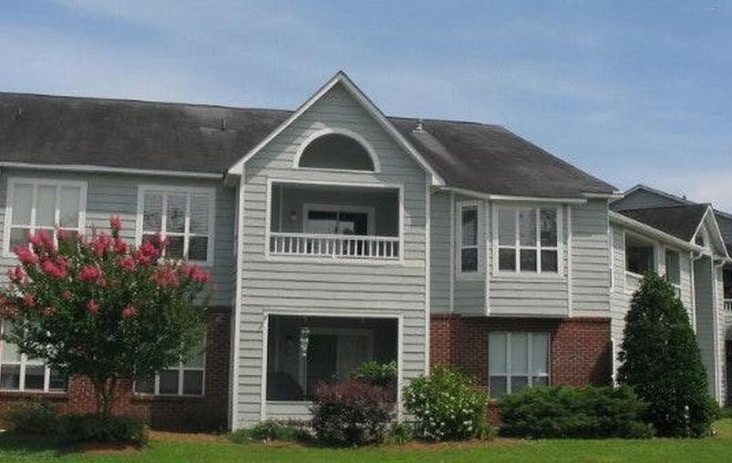 107 Breezewood Dr in Greenville, NC - Building Photo
