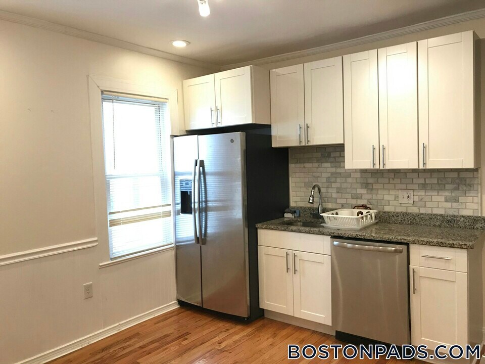 42 Monadnock St in Boston, MA - Building Photo