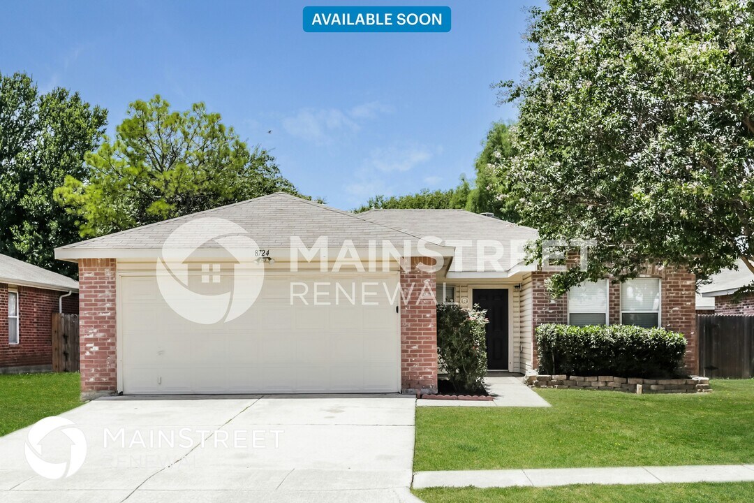 8724 Hunters Point Way in Fort Worth, TX - Building Photo