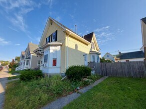 303 Hanover St, Unit 1 in Manchester, NH - Building Photo - Building Photo