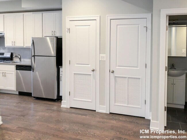 3740 N Sheffield Ave, Unit 3818 in Chicago, IL - Building Photo - Building Photo