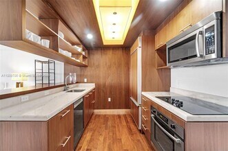 50 Biscayne Blvd, Unit 904 in Miami, FL - Foto de edificio - Building Photo