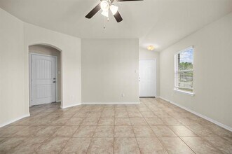 101 Plata Ln in Jarrell, TX - Building Photo - Building Photo