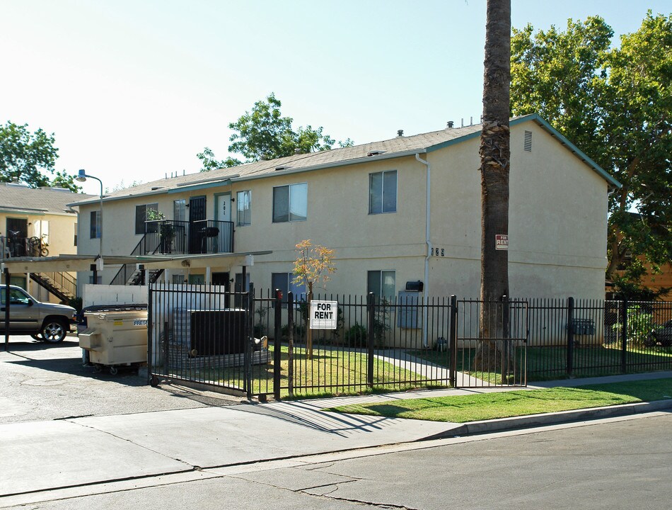 429 S Backer Ave in Fresno, CA - Foto de edificio