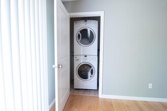 835 Grand Ave NE, Unit a in Grand Rapids, MI - Foto de edificio - Building Photo