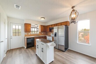 6910 Rifle Bend in Austin, TX - Building Photo - Building Photo