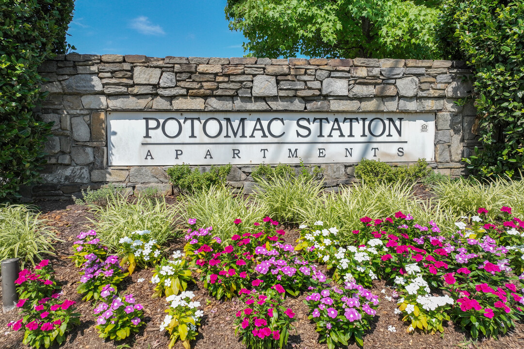 Potomac Station in Leesburg, VA - Foto de edificio