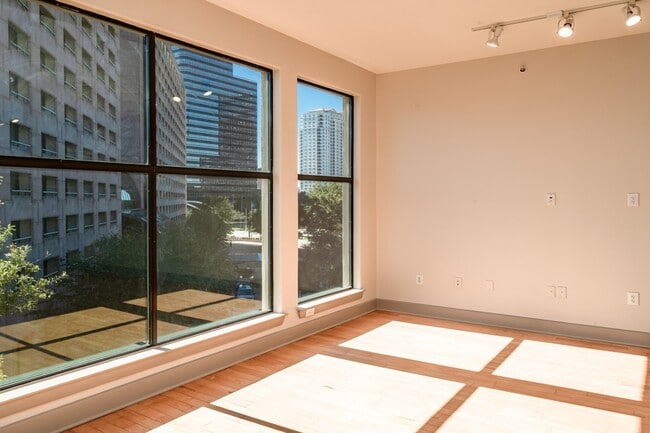 property at 1901 Post Oak Blvd