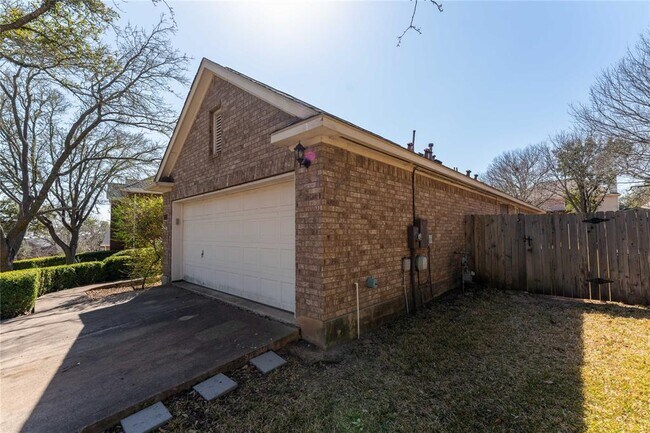 11120 Savin Hill Ln in Austin, TX - Building Photo - Building Photo