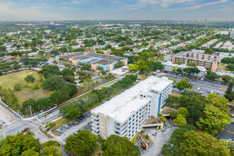 Hillcrest East 19 in Hollywood, FL - Building Photo - Building Photo