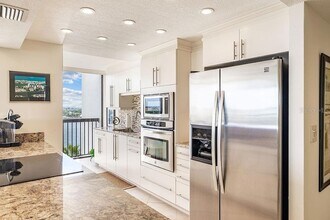 9425 Blind Pass Rd, Unit 508 in St Pete Beach, FL - Building Photo - Building Photo