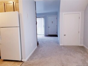 279 Redstone Hill Rd, Unit 37 in Bristol, CT - Building Photo - Building Photo