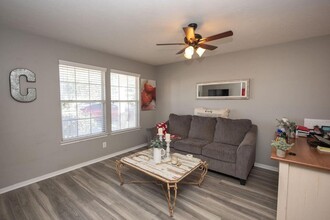 4902 Steel Meadows Ln in Atascocita, TX - Foto de edificio - Building Photo