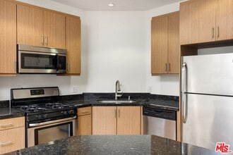 1408 W Washington Blvd in Los Angeles, CA - Building Photo - Building Photo